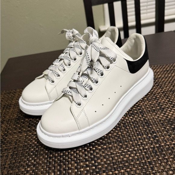 Alexander McQueen Oversized Sneakers - Picture 3 of 10